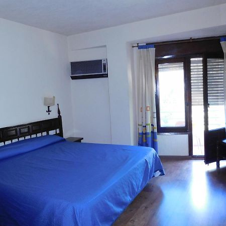 Hotel Restaurante Las Galias Zuera Eksteriør bilde