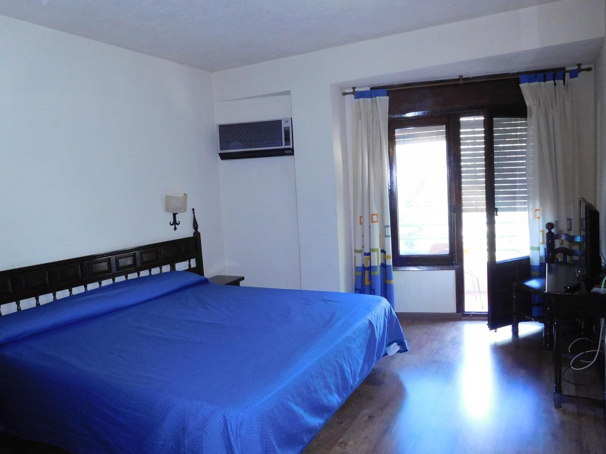 Hotel Restaurante Las Galias Zuera Eksteriør bilde