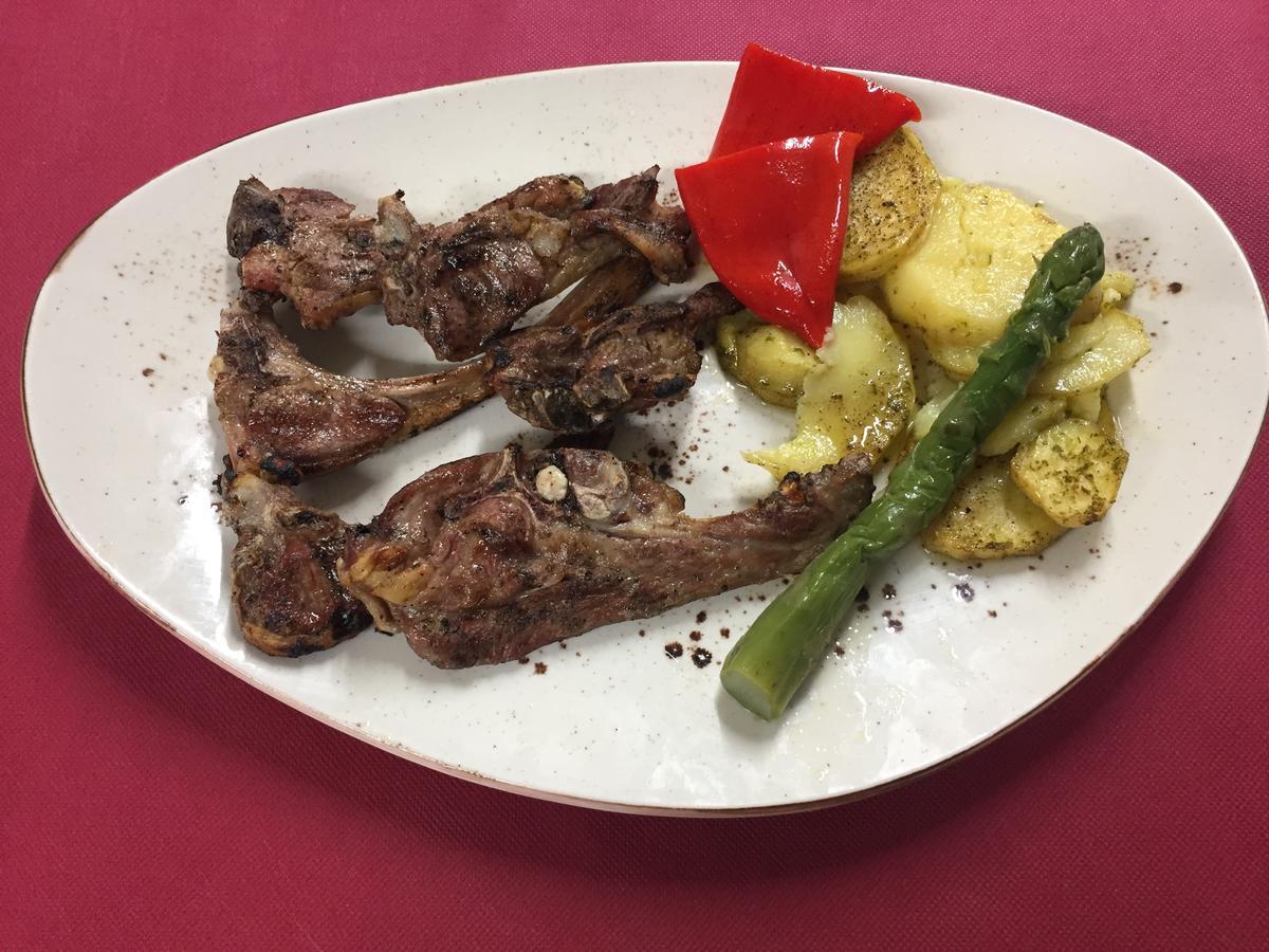Hotel Restaurante Las Galias Zuera Eksteriør bilde