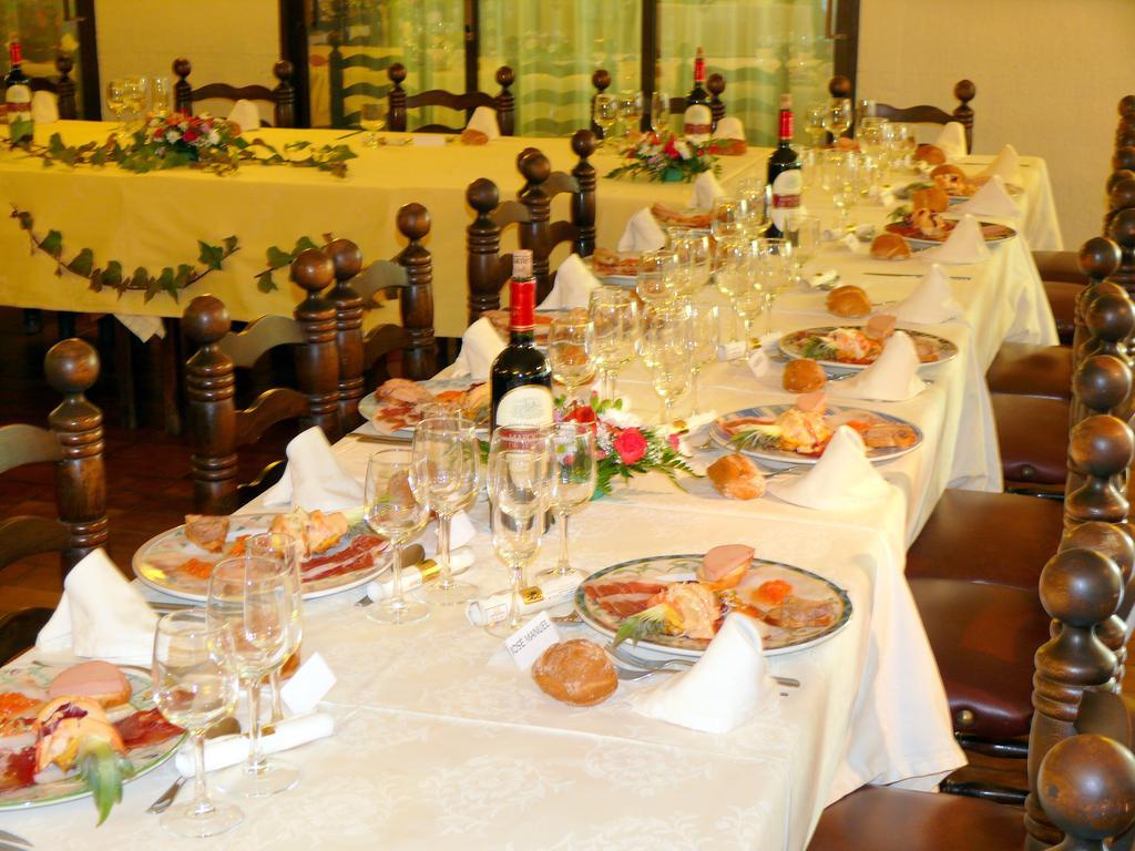 Hotel Restaurante Las Galias Zuera Eksteriør bilde